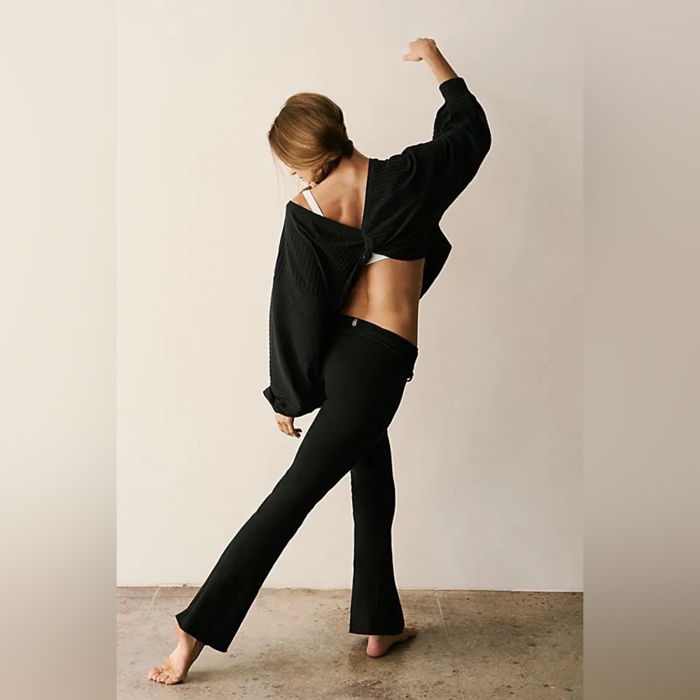FREE PEOPLE | ✨NEW✨ Twist Up Layer in Black